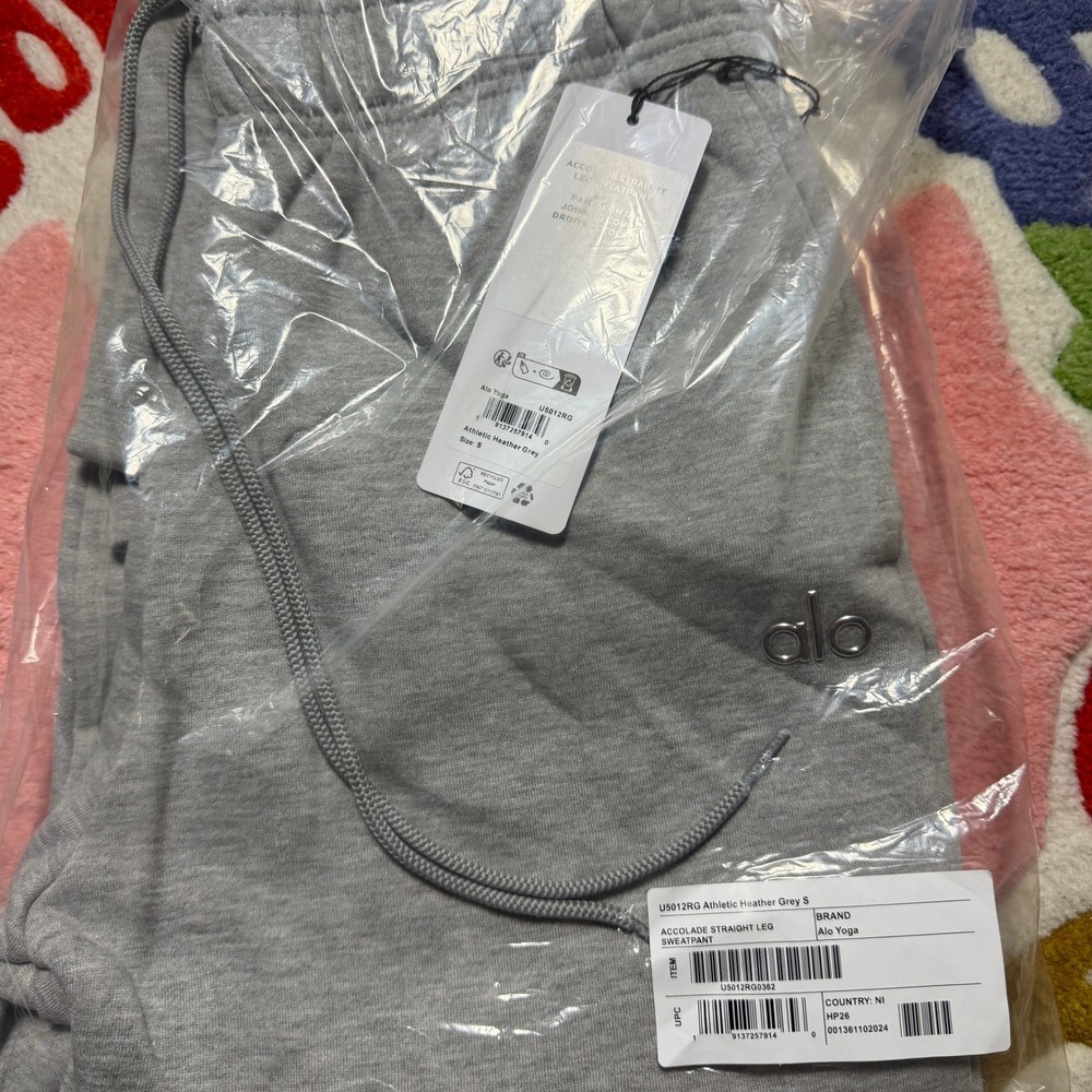 Alo Yoga Accolade Hoodie & Straight Leg Sweatpants Set Grey Small NWT - Picture 5 of 6
